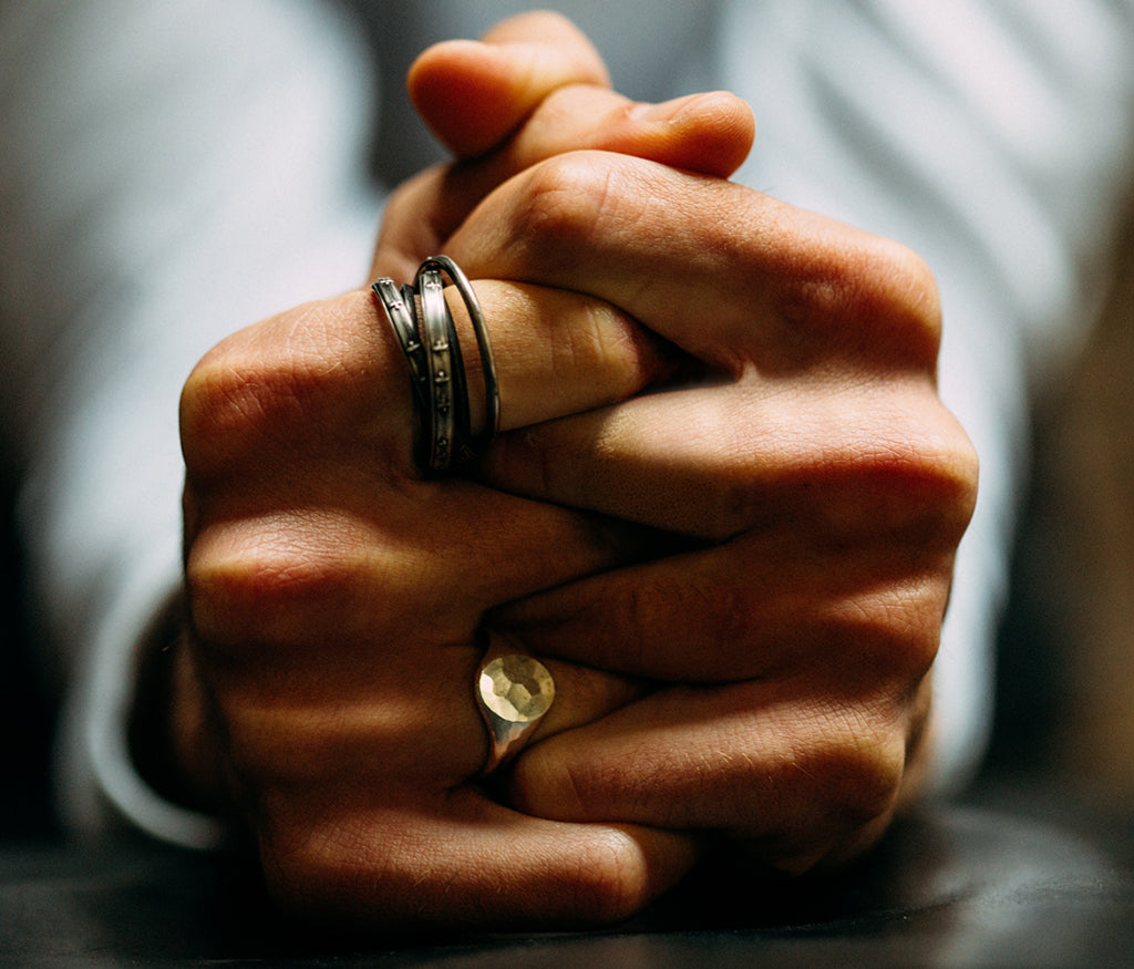 signet ring classic hammered – werkstatt-munchen