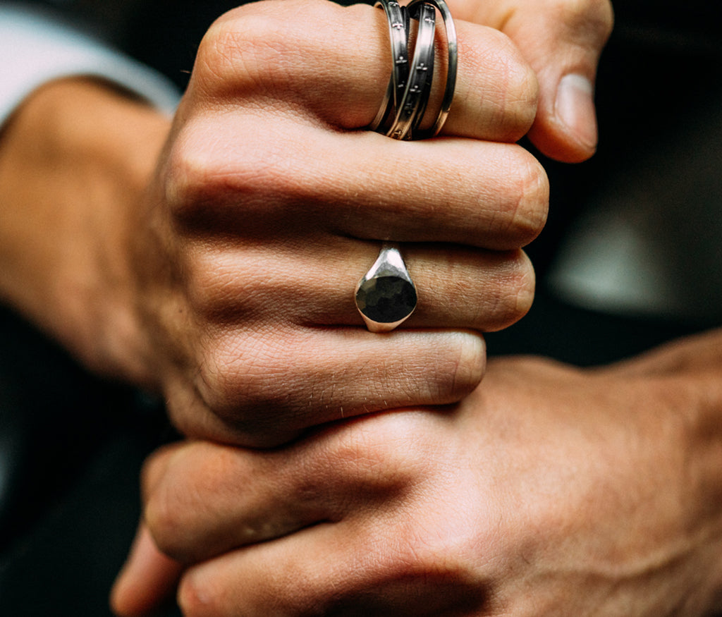 signet ring classic hammered – werkstatt-munchen