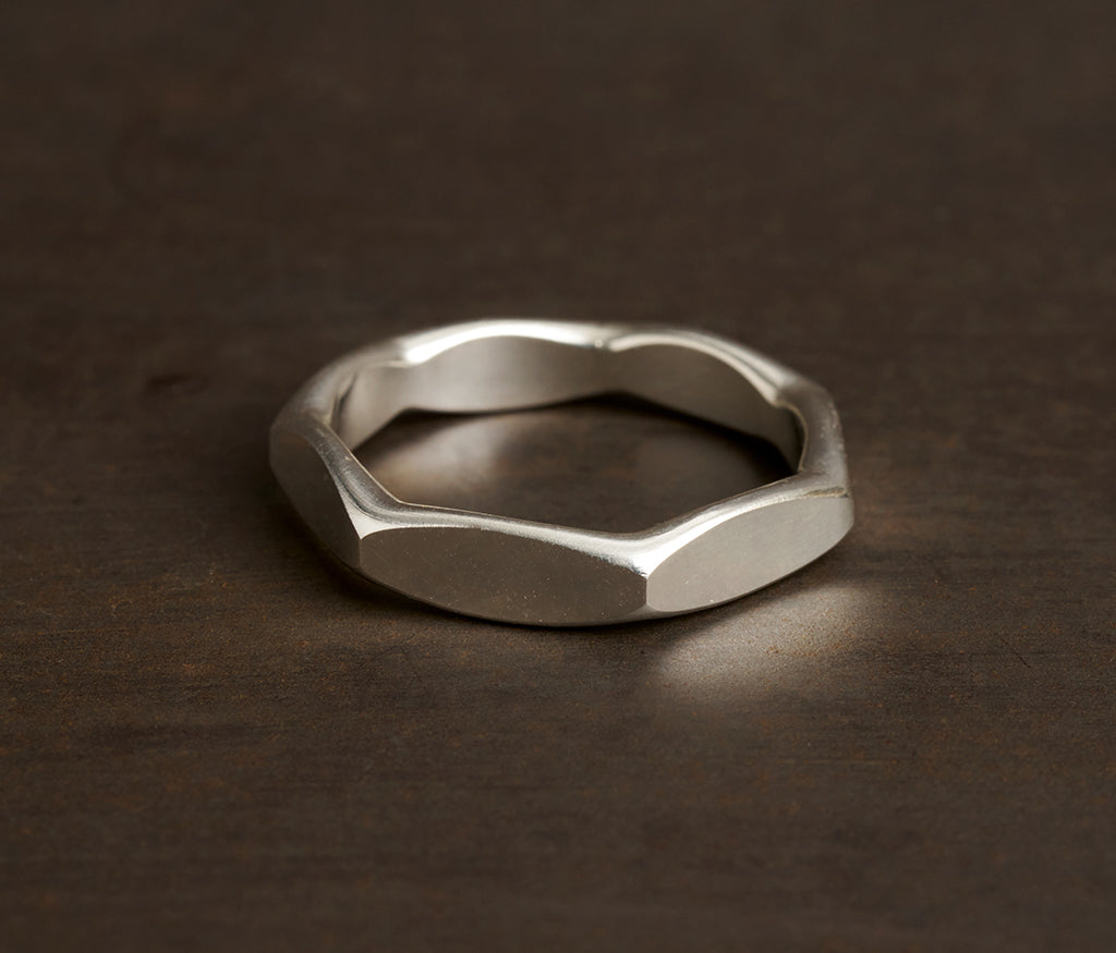 ring classic round facets