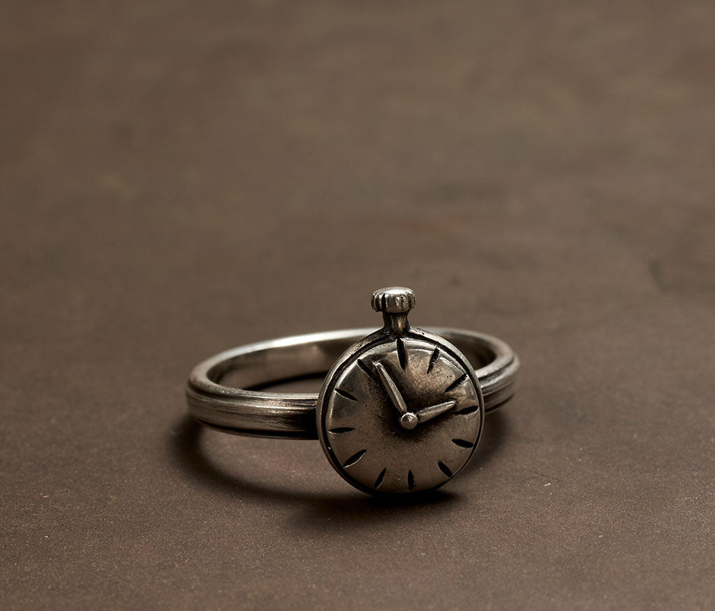 ring symbol clock