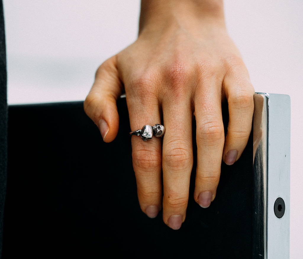 ring two skulls