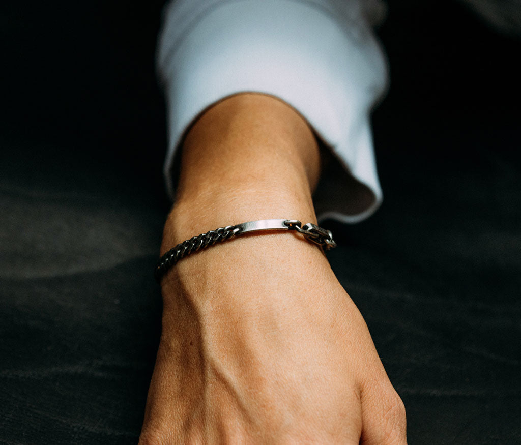 fine bracelet tag closure
