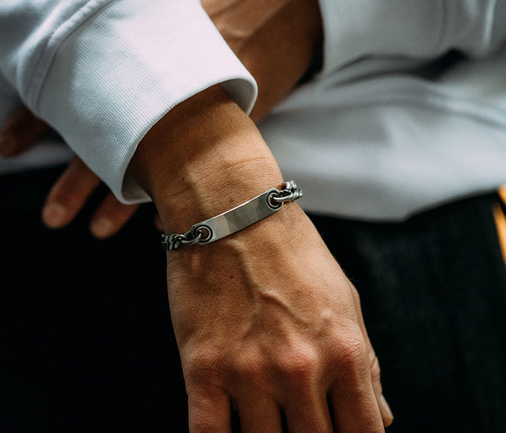 bracelet eyelets