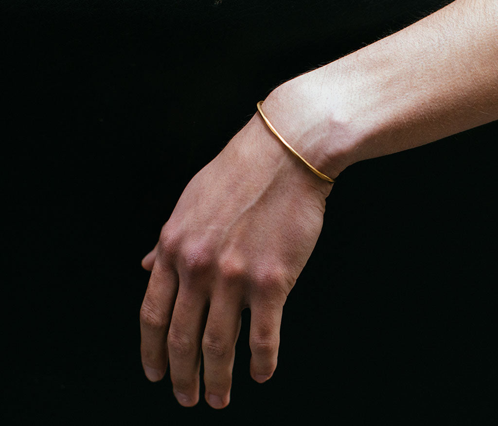 bangle hook hammered gold – werkstatt-munchen