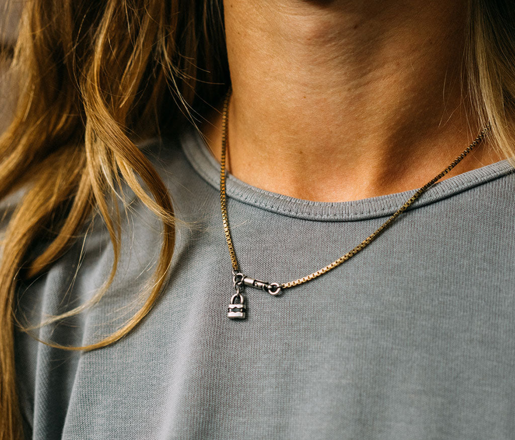 necklace symbol lock silvergold
