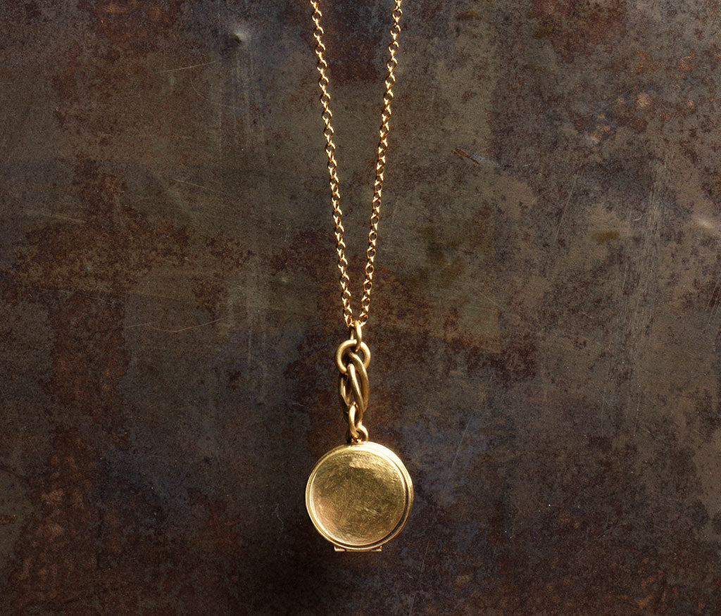necklace medallion gold