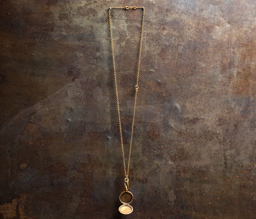 necklace medallion gold