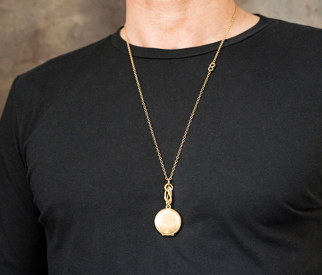 necklace medallion gold