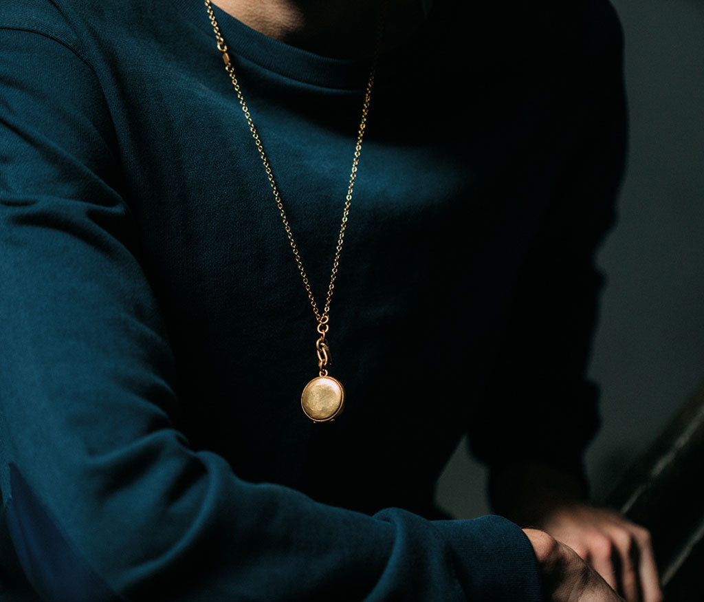 necklace medallion gold