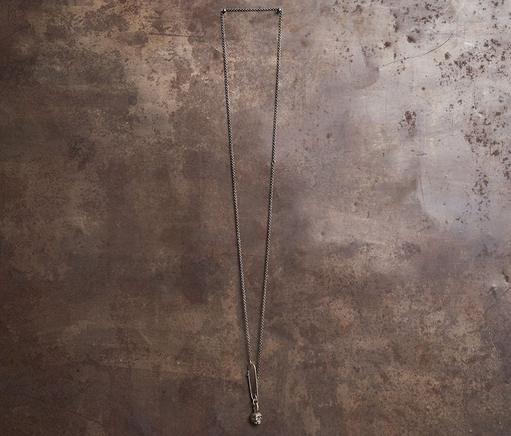 fine chain safety pin+skull