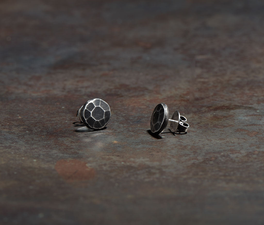 studs facets black hammered