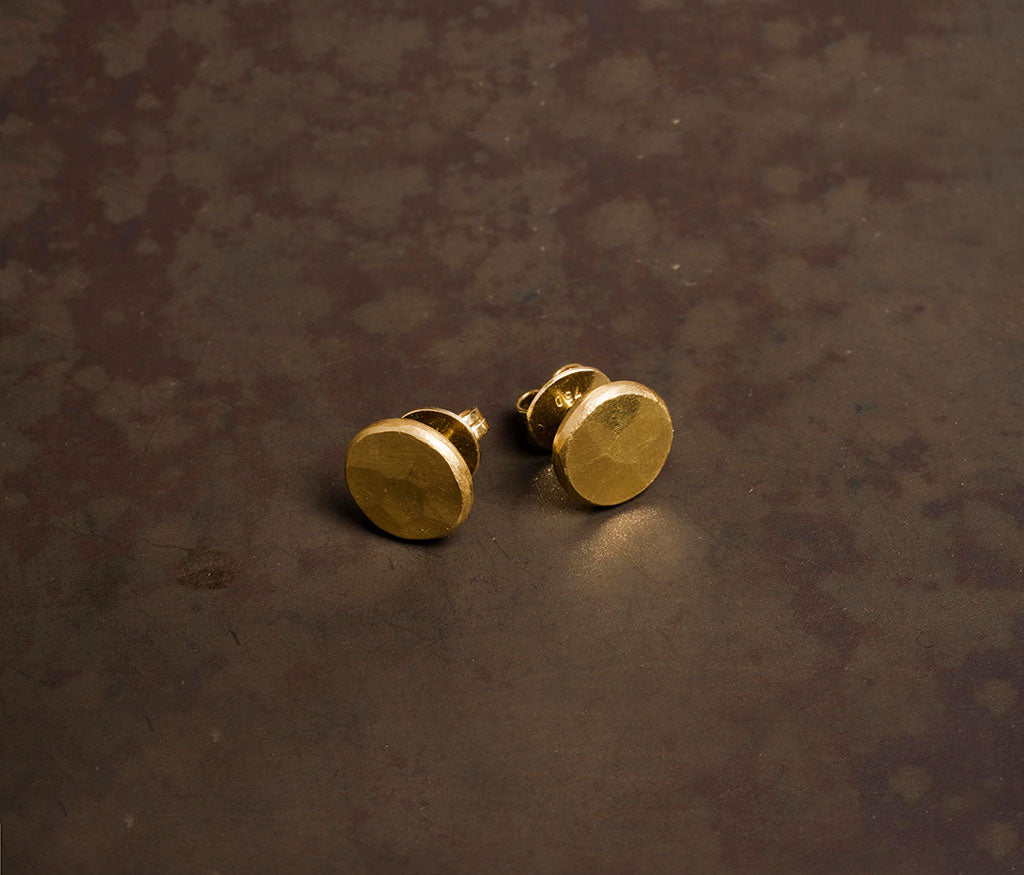 studs facets gold