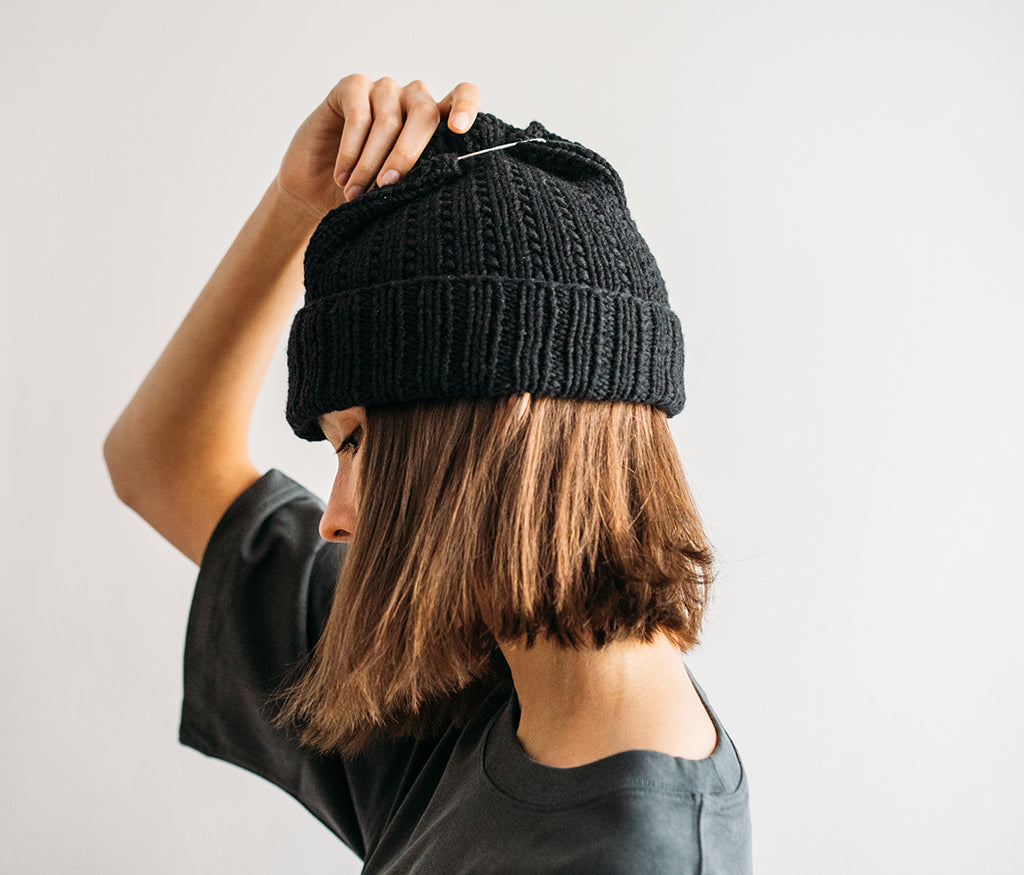 cap tube line - safety pin black